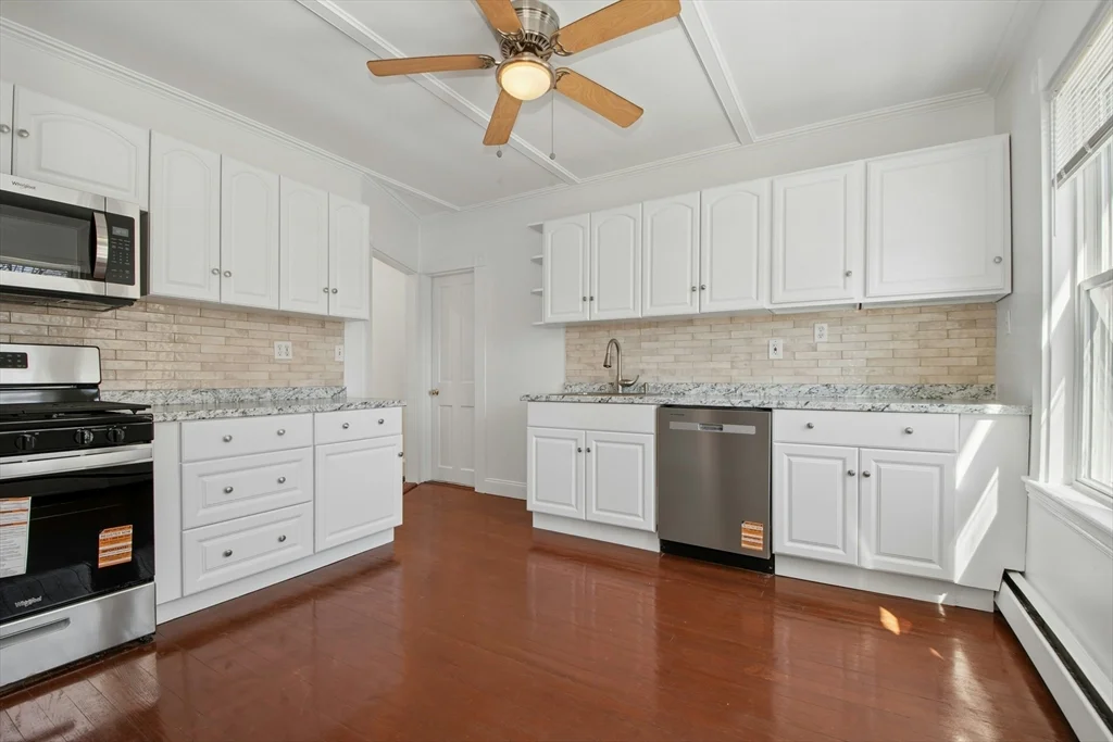 78 Grove St, Gloucester
