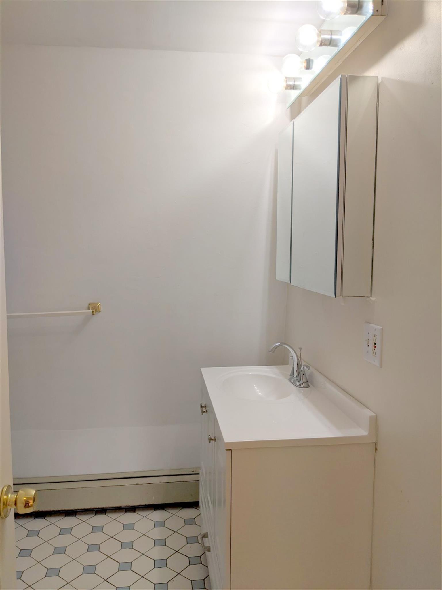 1 bed, 1 bath apartment for rent at 15 Howe St, Magoun Square — photo 13 of 29