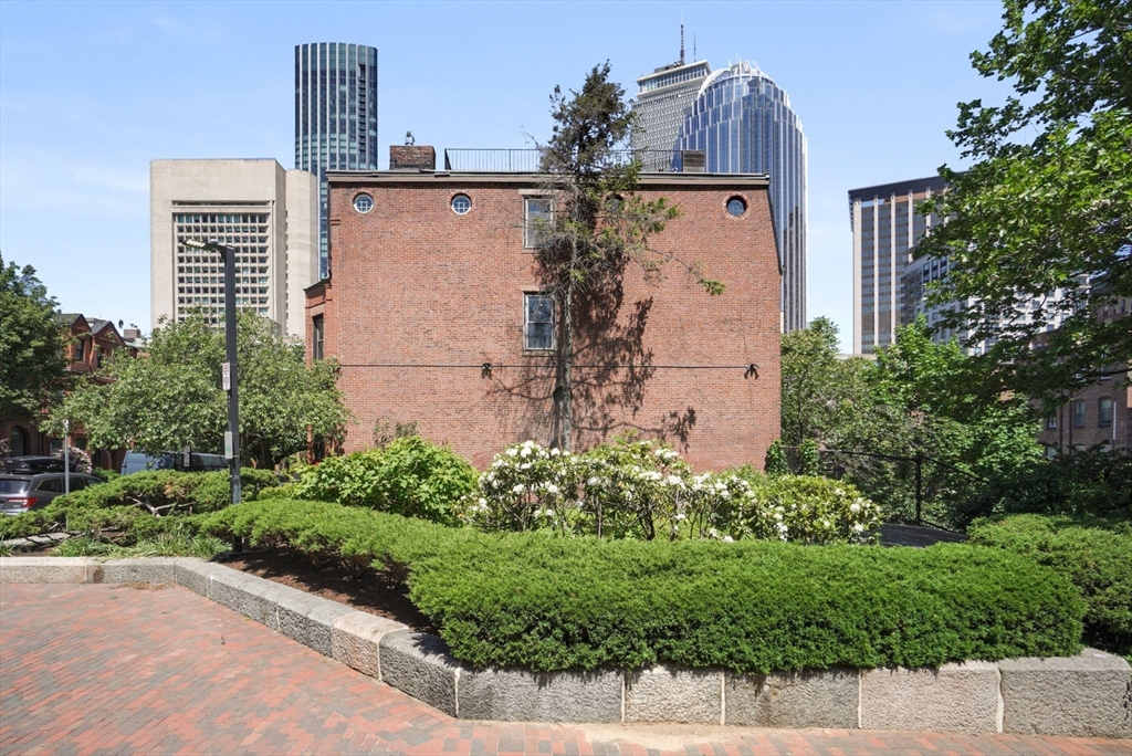 231 West Newton, Back Bay