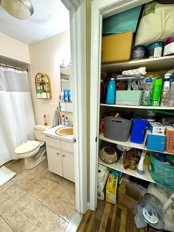 80 Walnut St, Canton