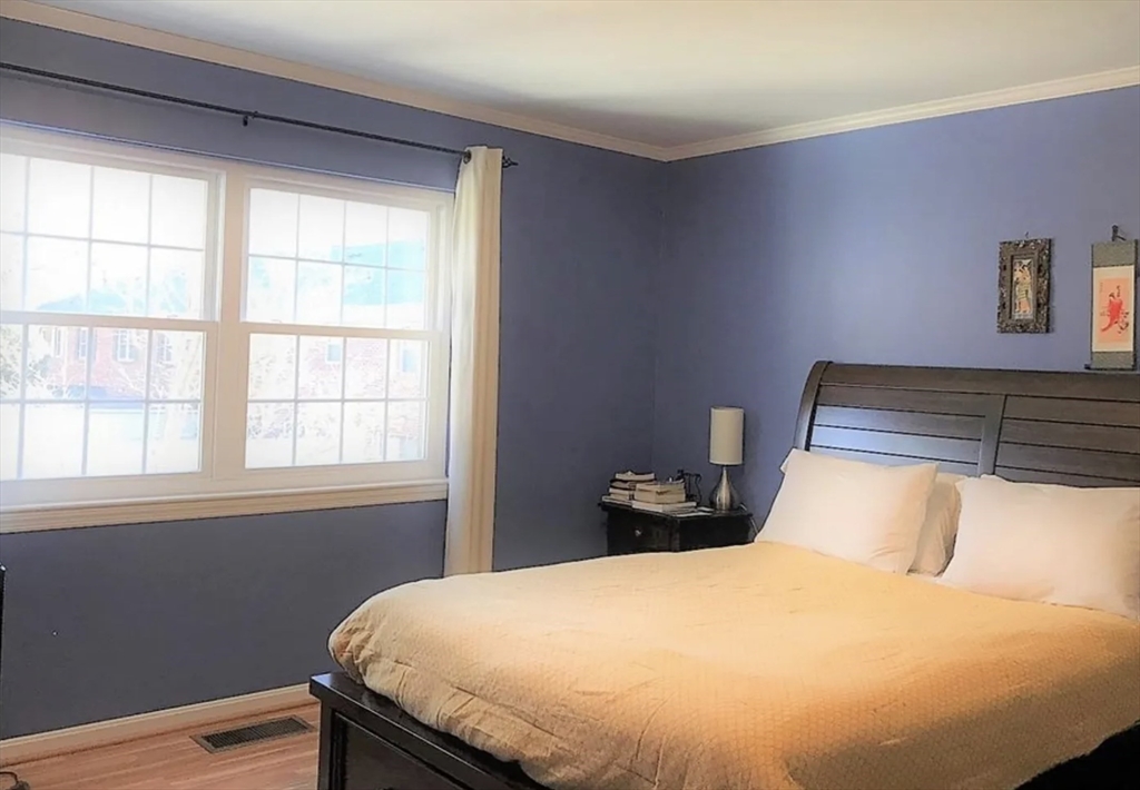 504 Windsor Dr, Framingham