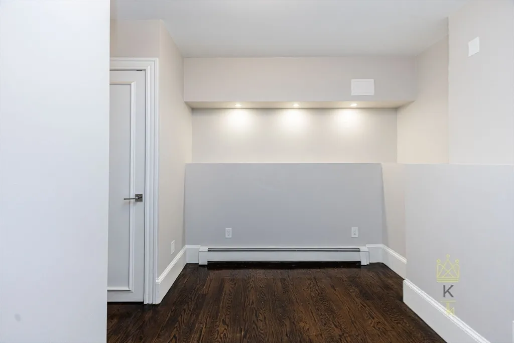 85 Regent St, Roxbury