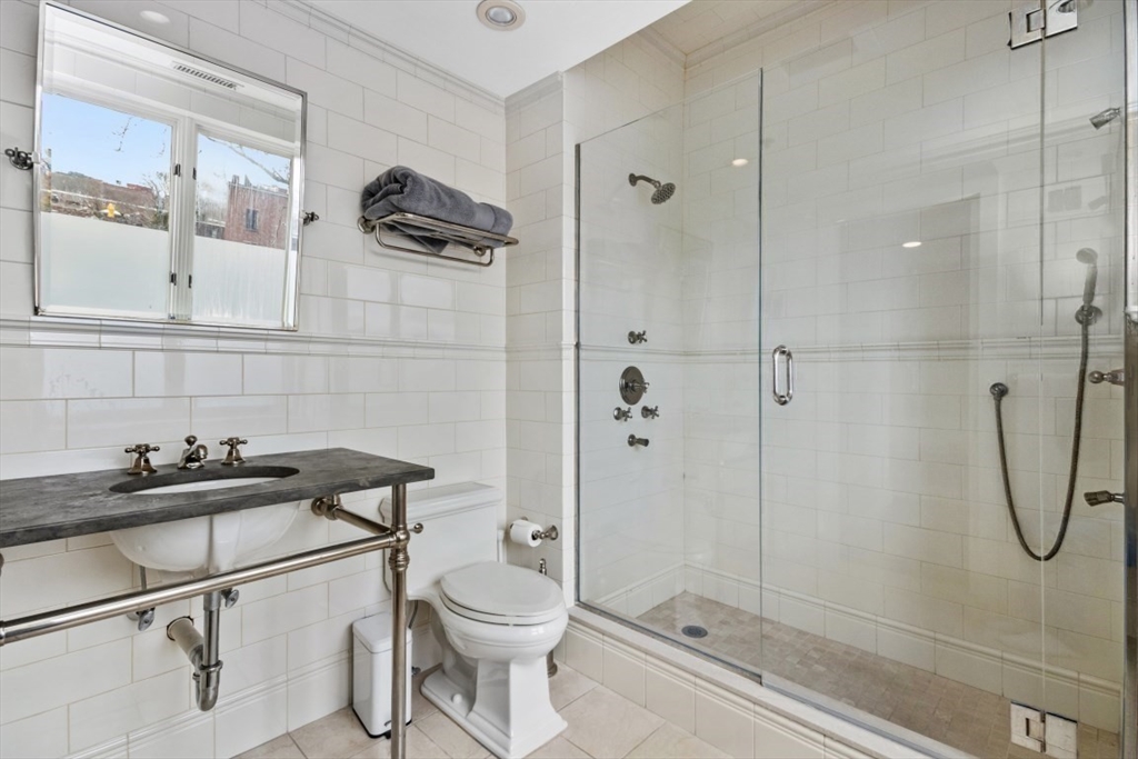 6 Edgerly Pl, Back Bay