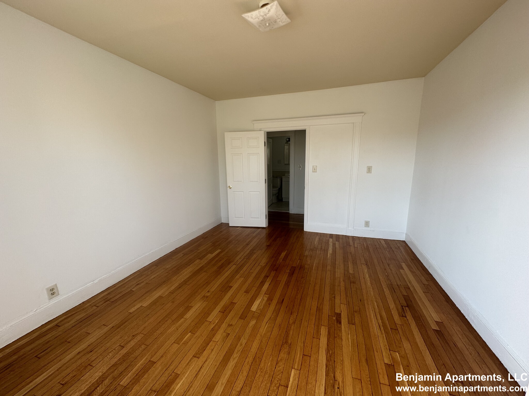 1 split bed, 1 bath apartment for rent at 143 Park Dr Unit 116B, Fenway — photo 4 of 14