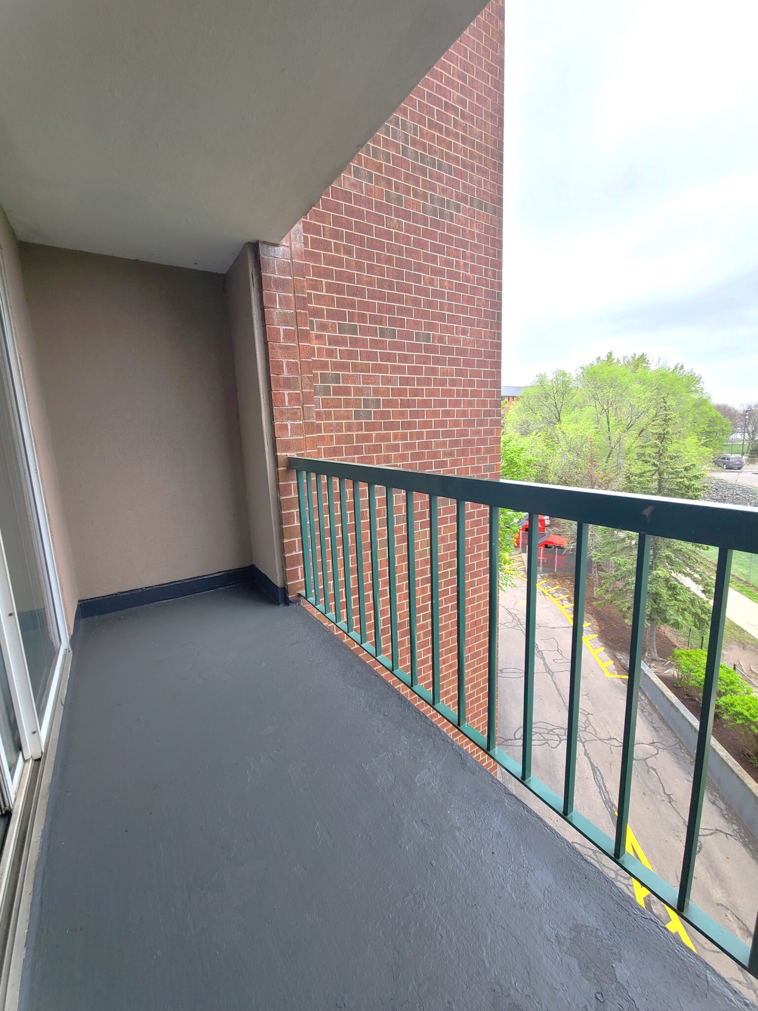 1 South Point Dr, Dorchester