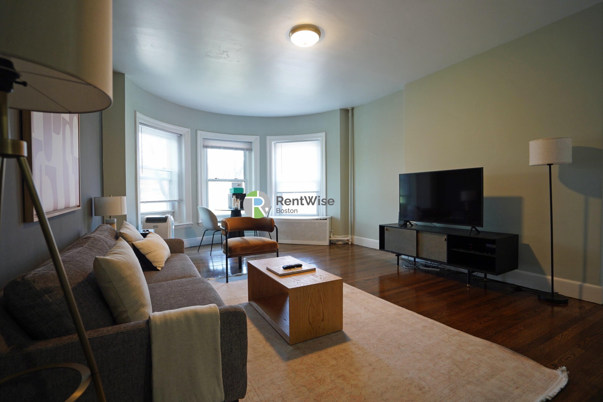 45 Carlton St, Longwood