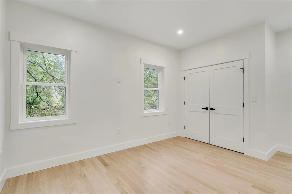 22 Estabrook Rd, Lexington