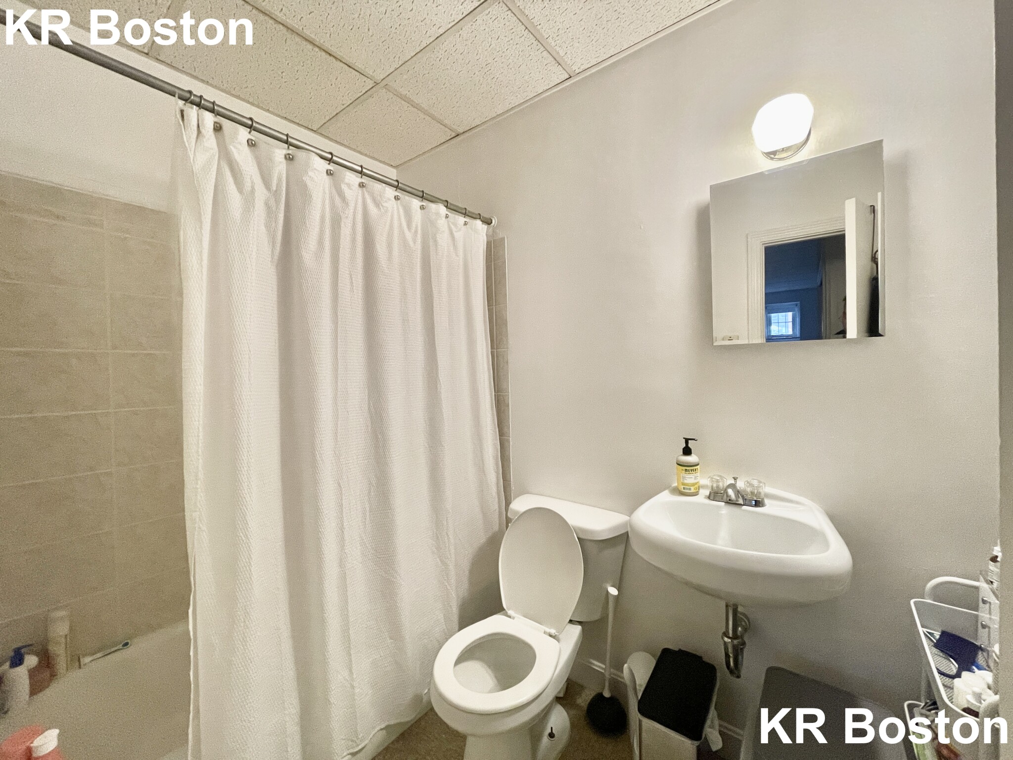 Studio bed, 1 bath apartment for rent at 272 Newbury St Unit 14, Back Bay — photo 5 of 6