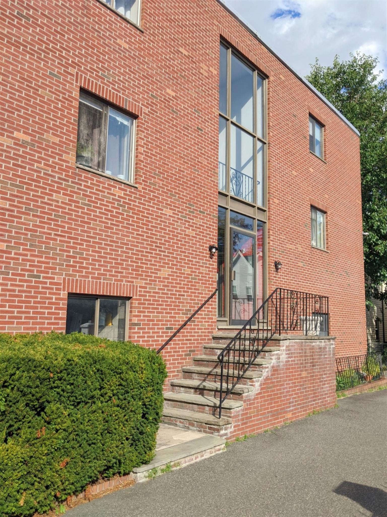 1 bed, 1 bath apartment for rent at 84 Newbury St Unit 2, Teele Square — photo 4 of 15