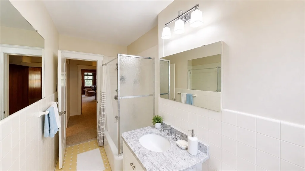 70 Winchester St, Coolidge Corner