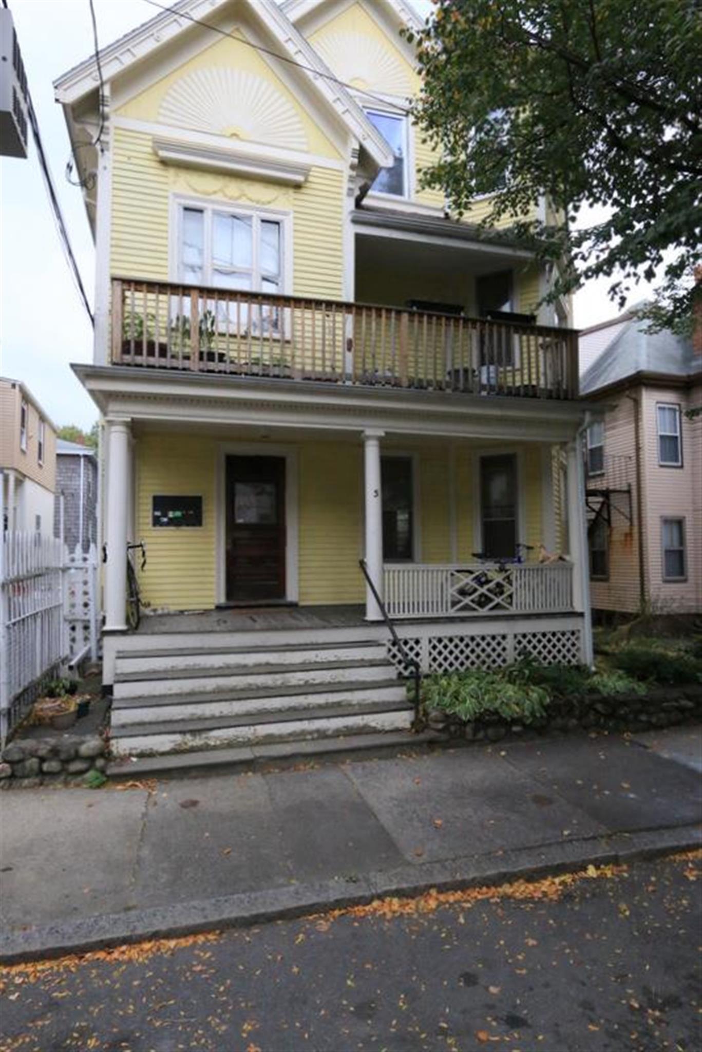 Studio bed, 1 bath apartment for rent at 3 Lee St Unit 1R, Magoun Square