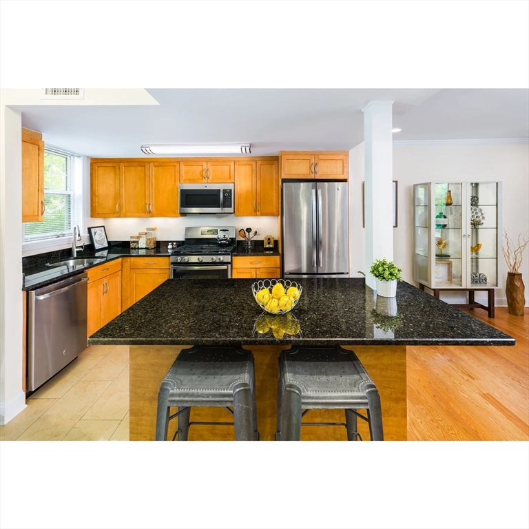 113 Thornton Rd, Chestnut Hill