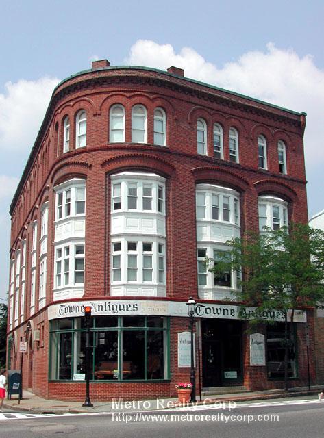 5 Davis Ave, Brookline Village