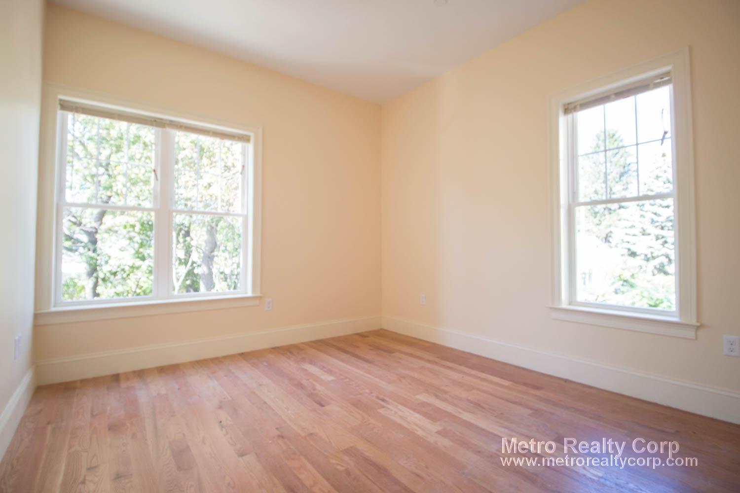 5165 Washington St, West Roxbury