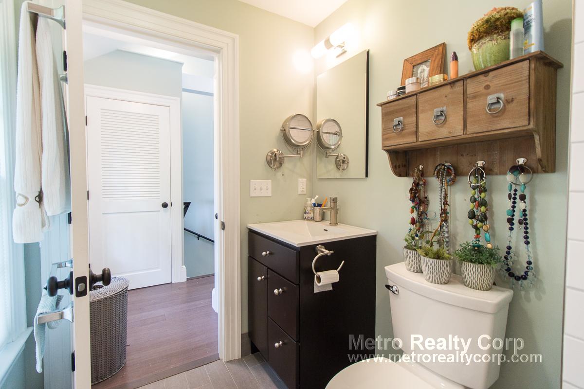 68 Davis Ave, Brookline Village