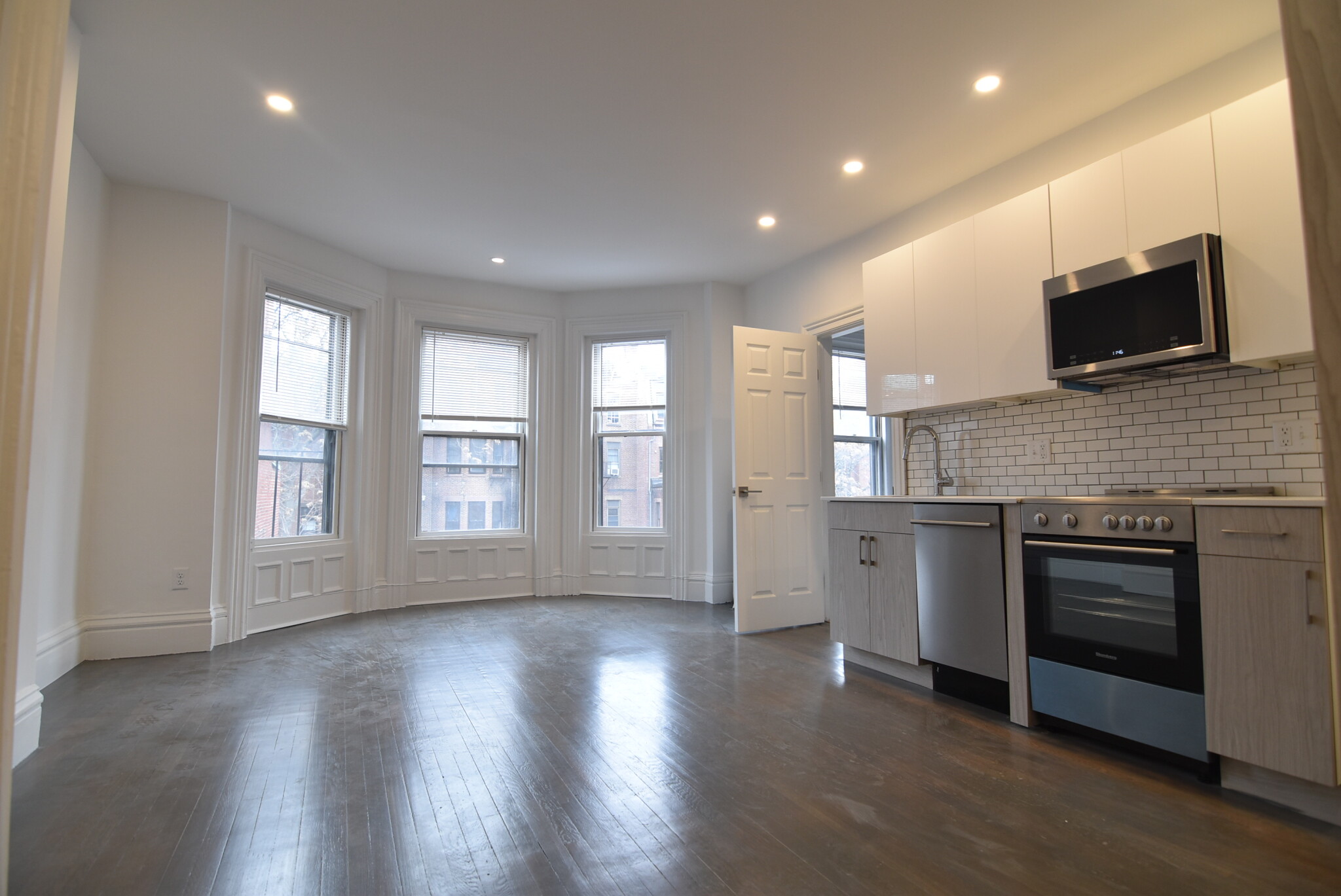 225 Newbury St, Back Bay