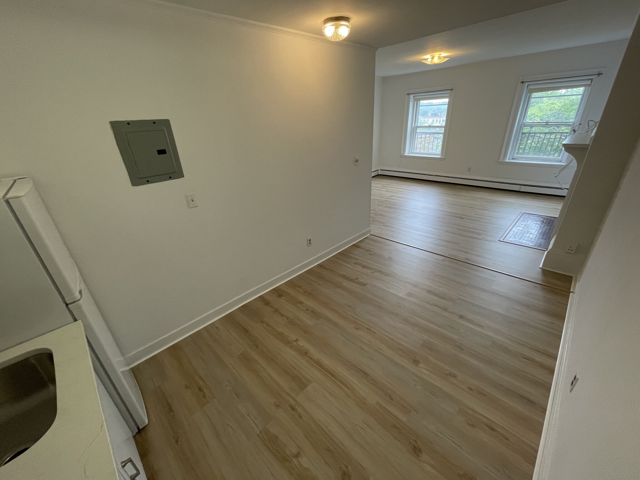 35 Garrison Rd, Washington Square