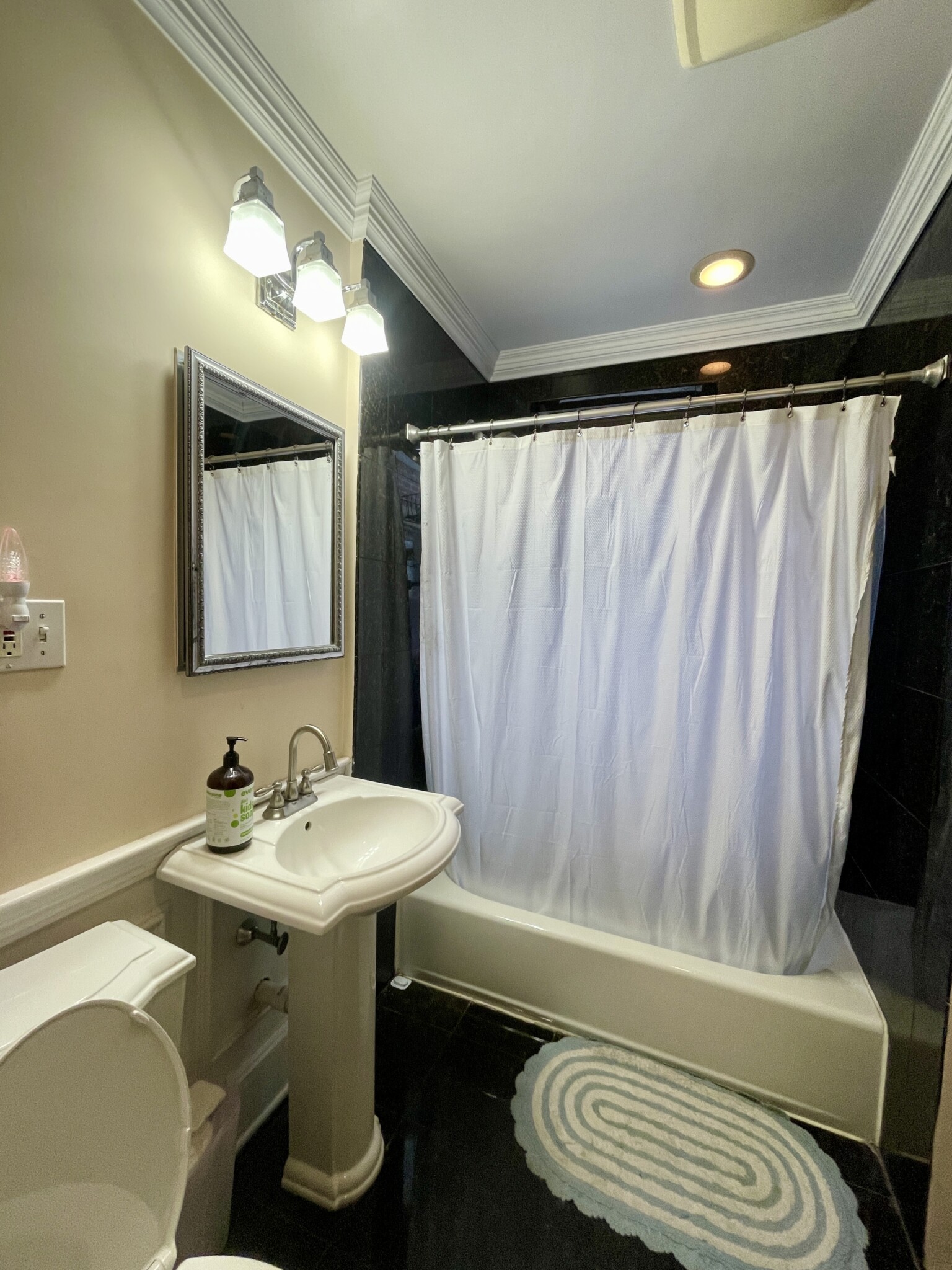 12 Greenway Ct, Coolidge Corner