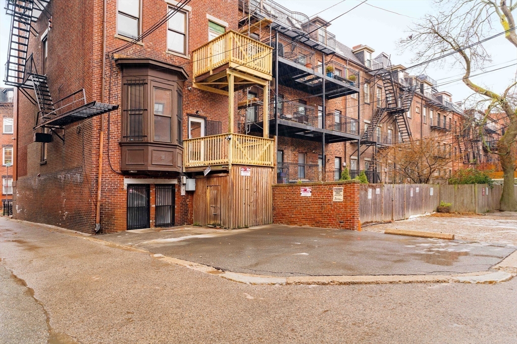 11 East Springfield, South End