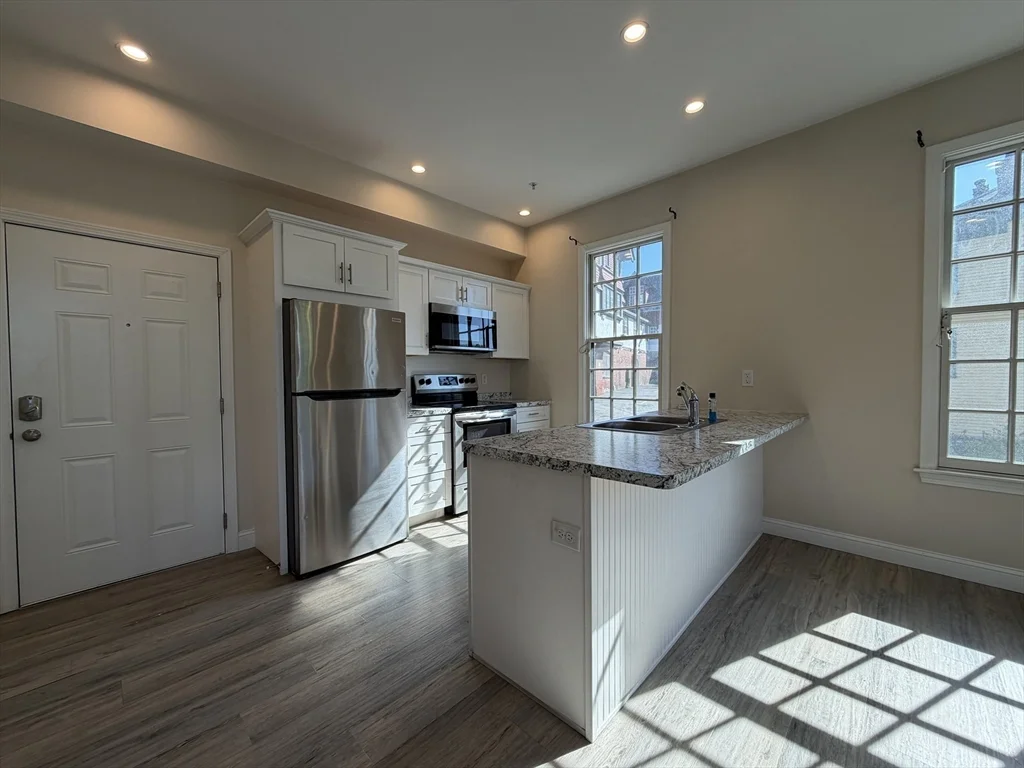 275 Broadway St, Methuen