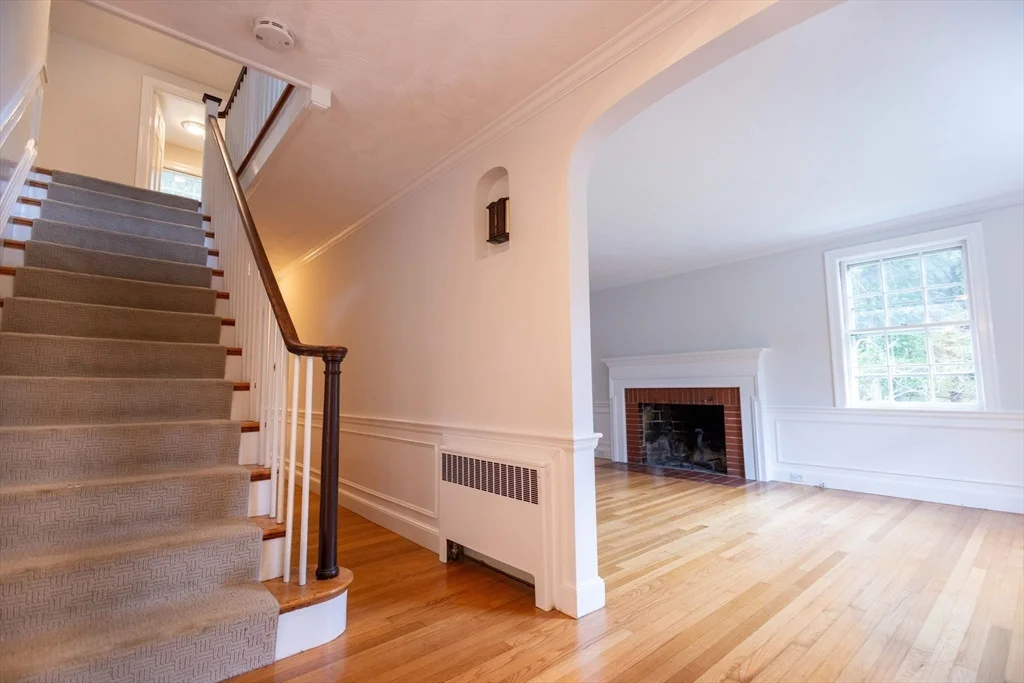 195 Dover Rd, Westwood