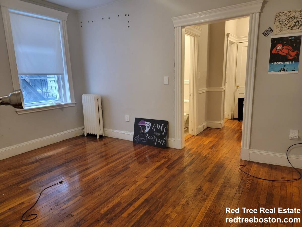 Studio bed, 1 bath apartment for rent at 368 Riverway Unit 5, Jamaica Plain