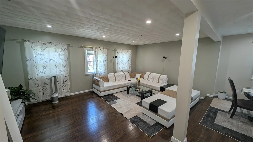 20 Winterberry Way, Bedford