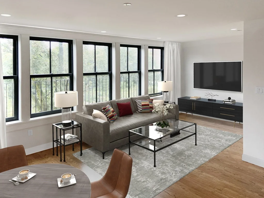 211 W Springfield, South End