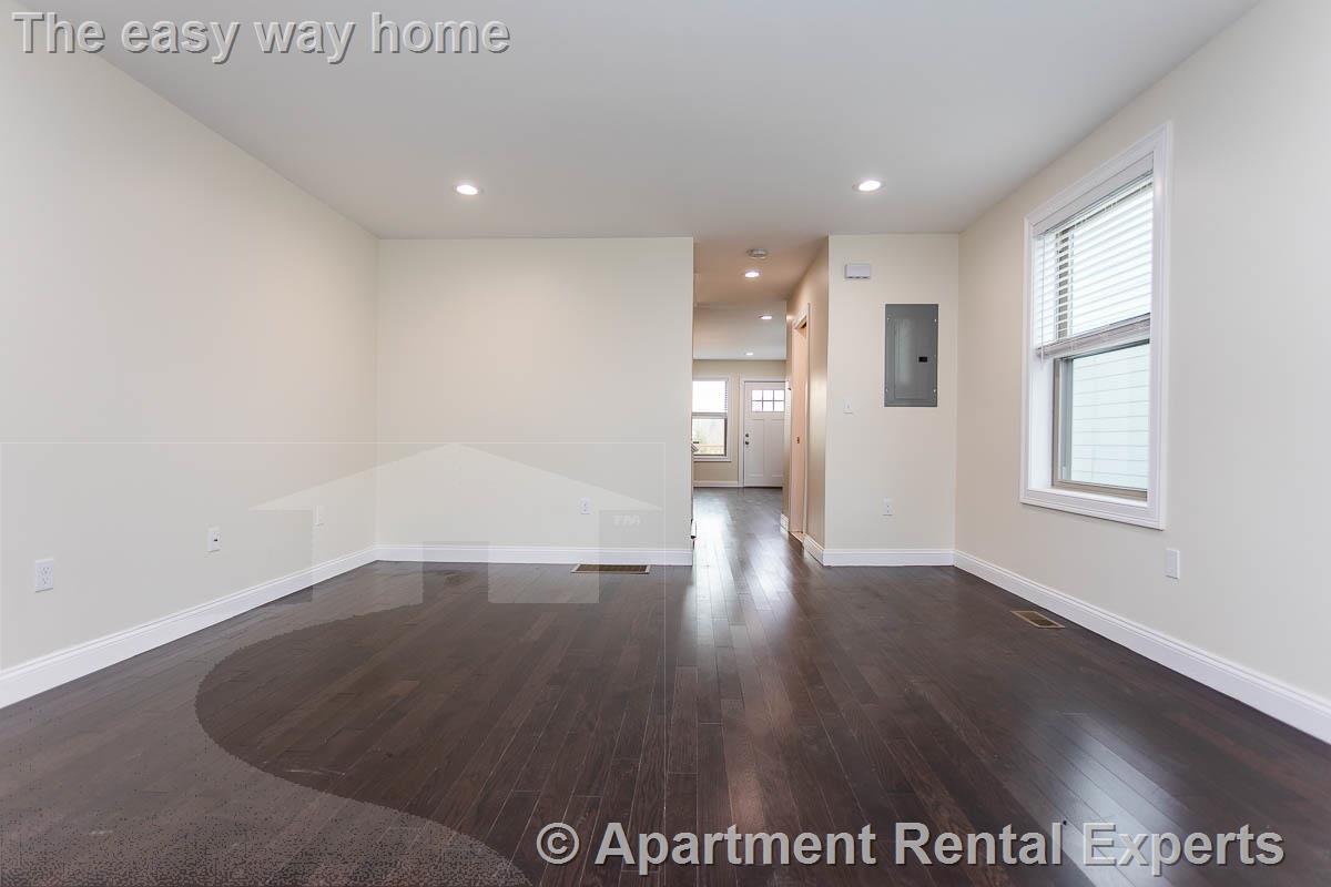 478 Fulton St, Medford Square