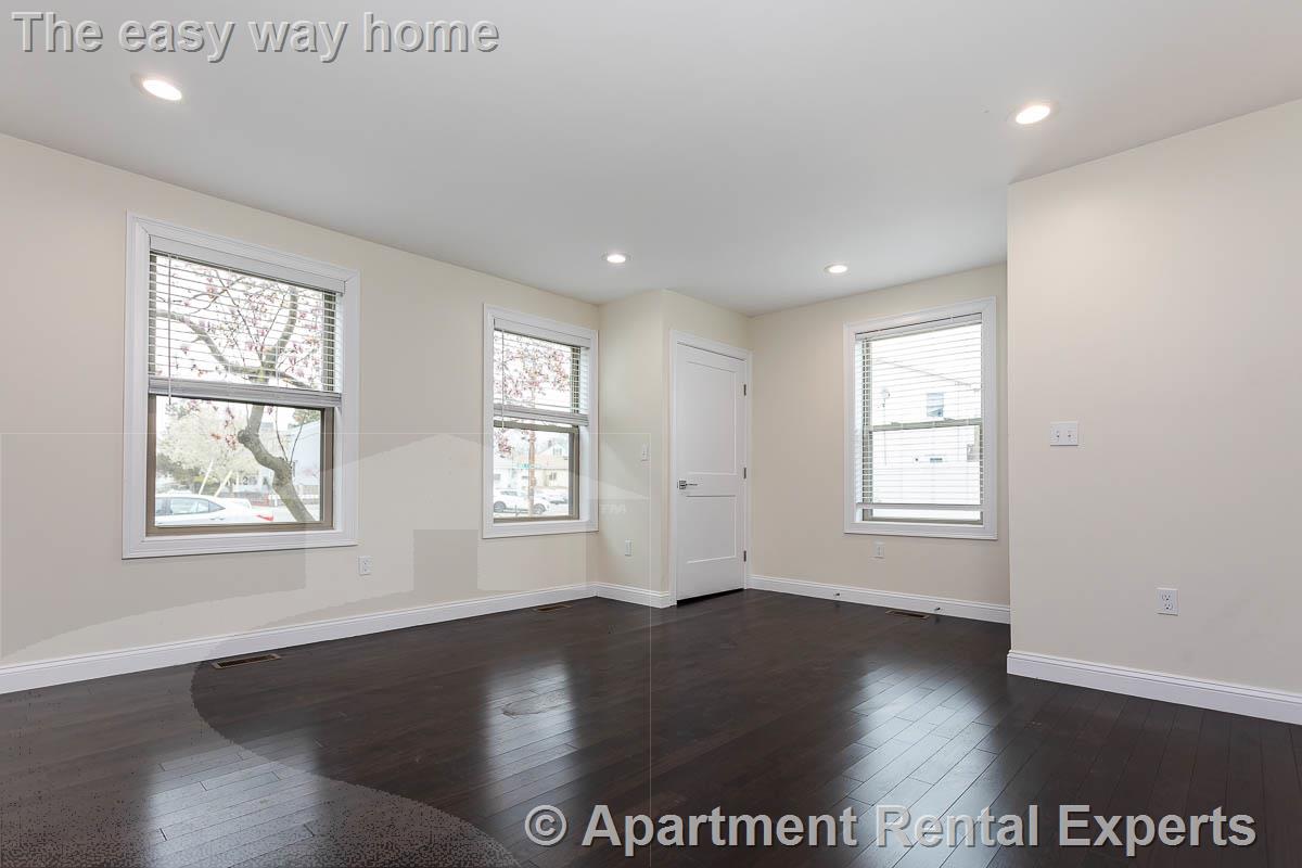 478 Fulton St, Medford Square