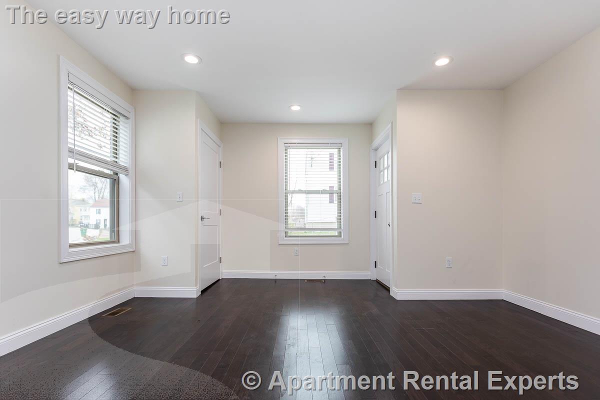 478 Fulton St, Medford Square