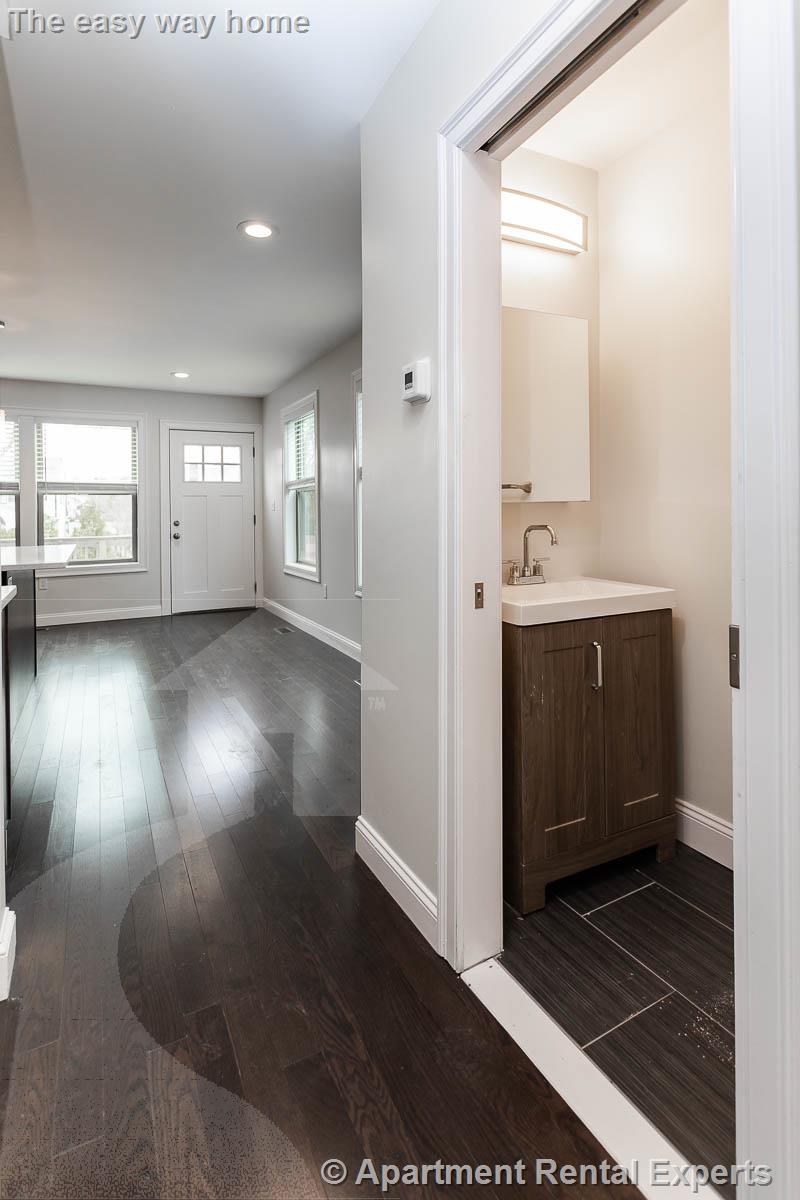 478 Fulton St, Medford Square