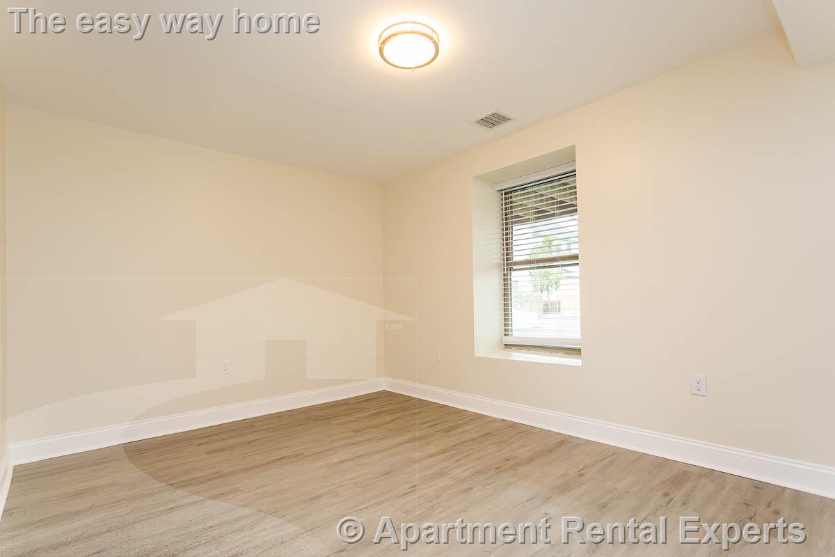 478 Fulton St, Medford Square