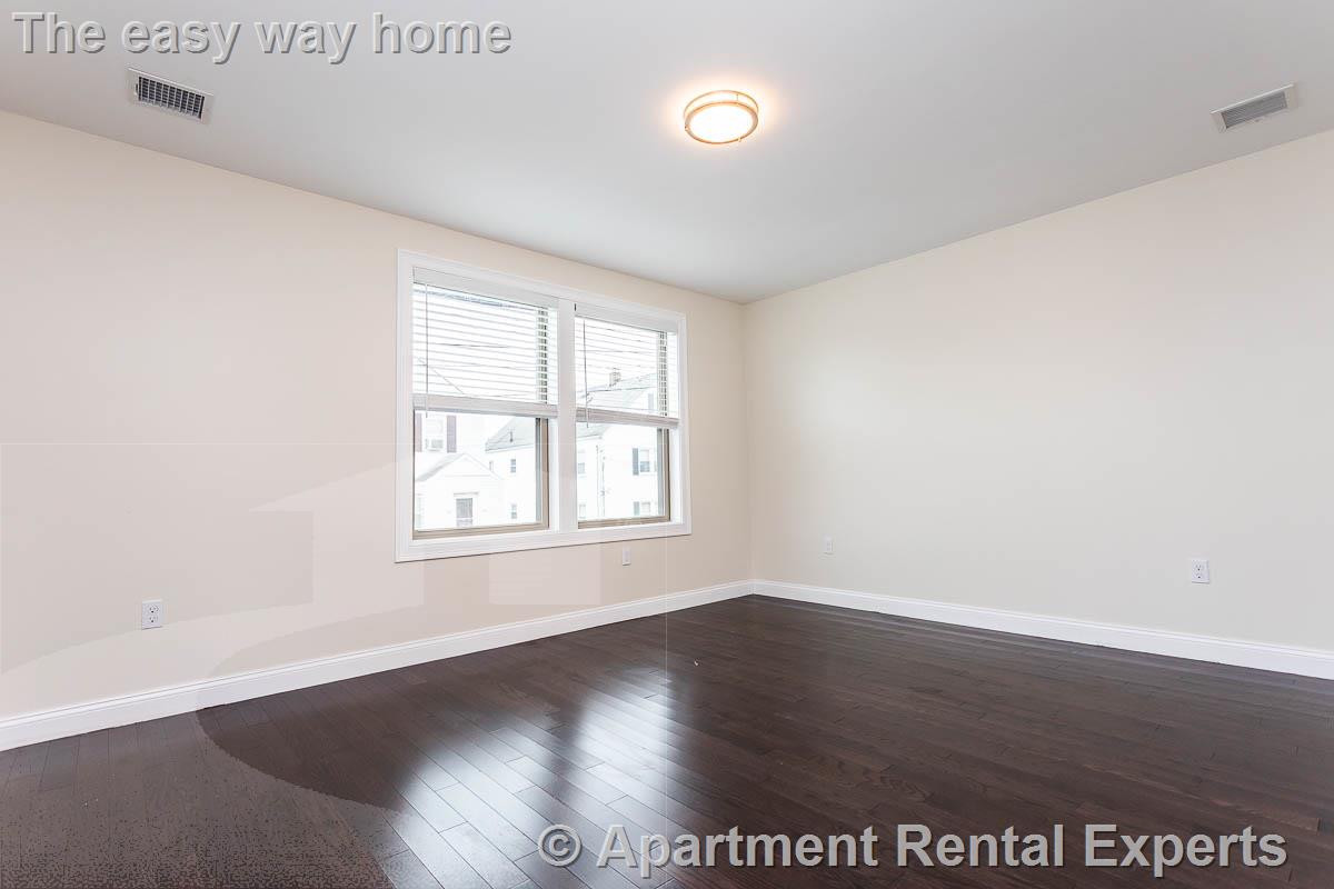 478 Fulton St, Medford Square