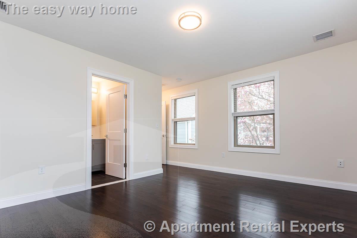 478 Fulton St, Medford Square