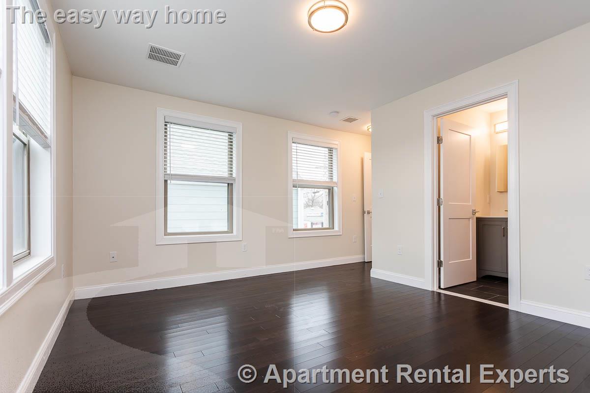 478 Fulton St, Medford Square