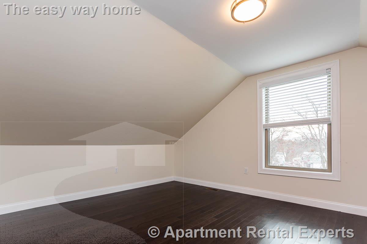 478 Fulton St, Medford Square