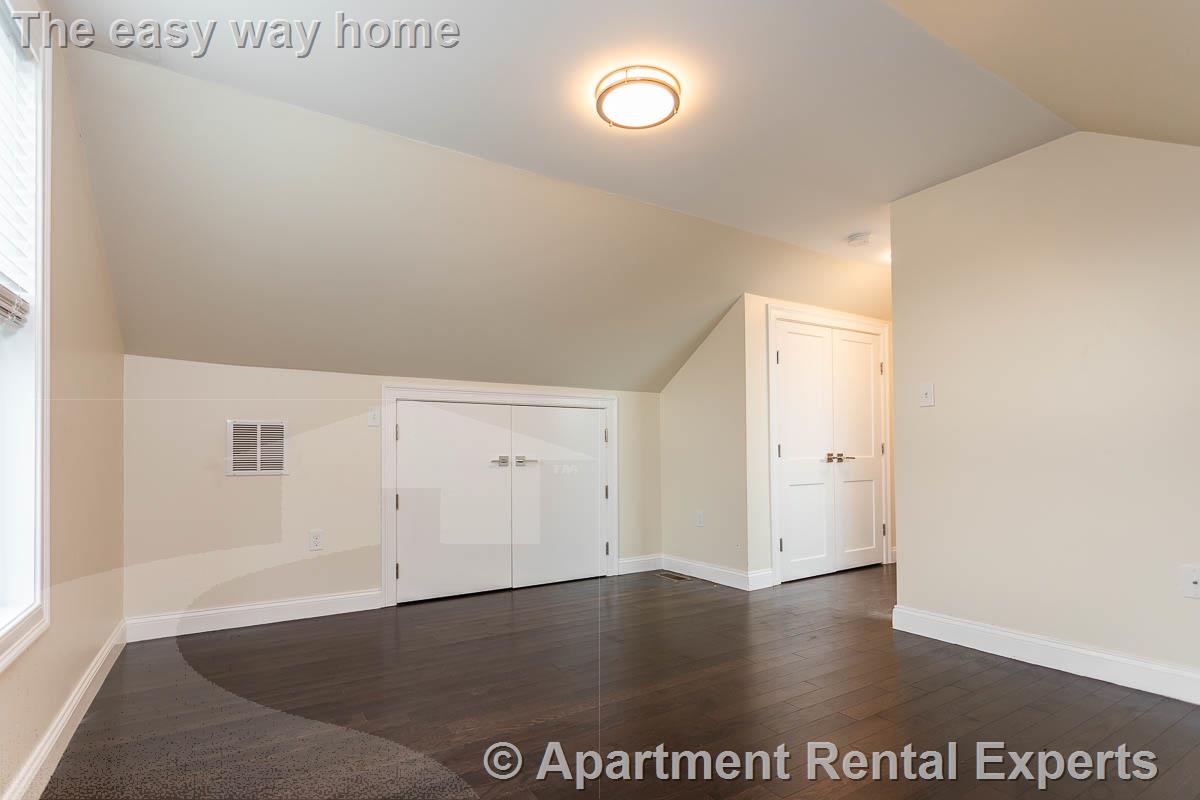 478 Fulton St, Medford Square