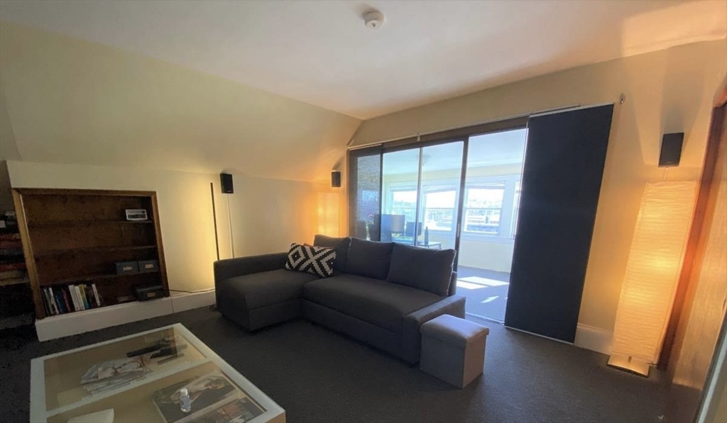 547 Broadway, Ball Square