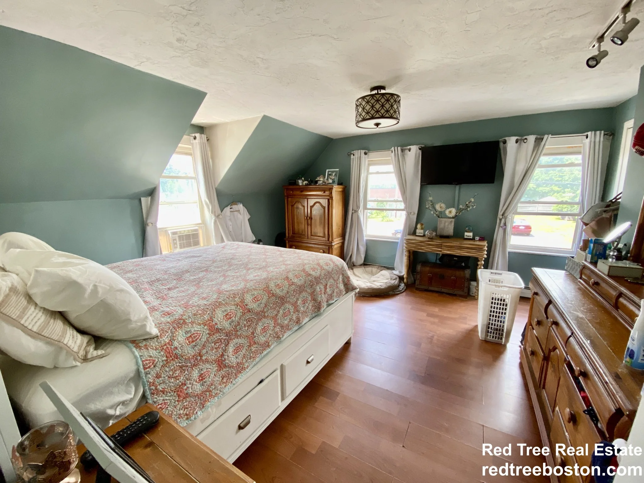 335 Baker St, West Roxbury