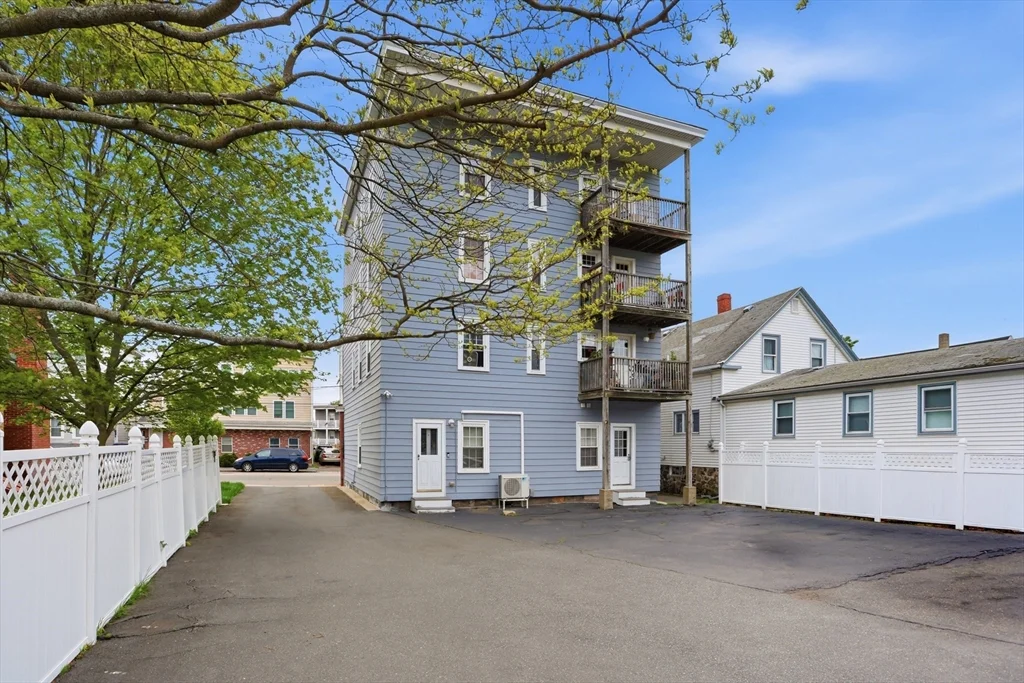 272 Jefferson, Salem