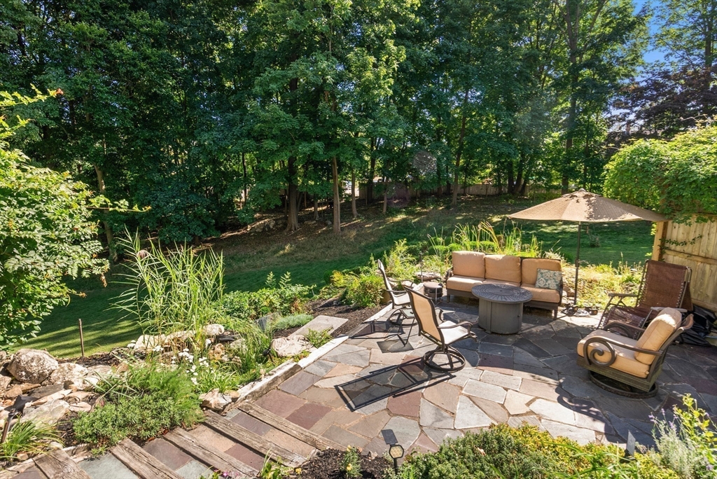 62 Old River Pl, Dedham