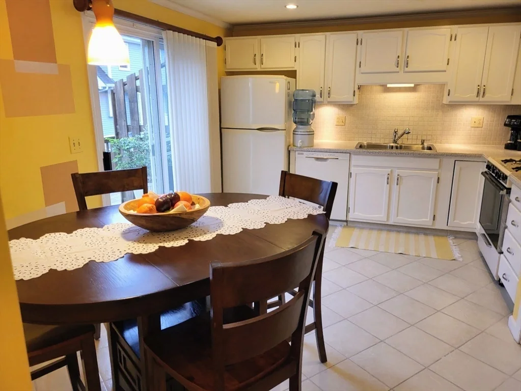 16 Pinecrest Village, Hopkinton