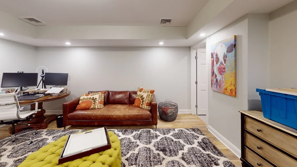 56 Albemarle Rd, Waltham