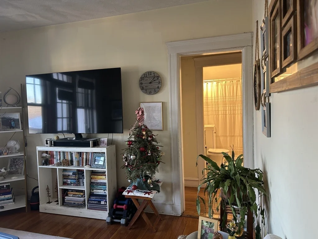 2039 Commonwealth Ave, Brighton