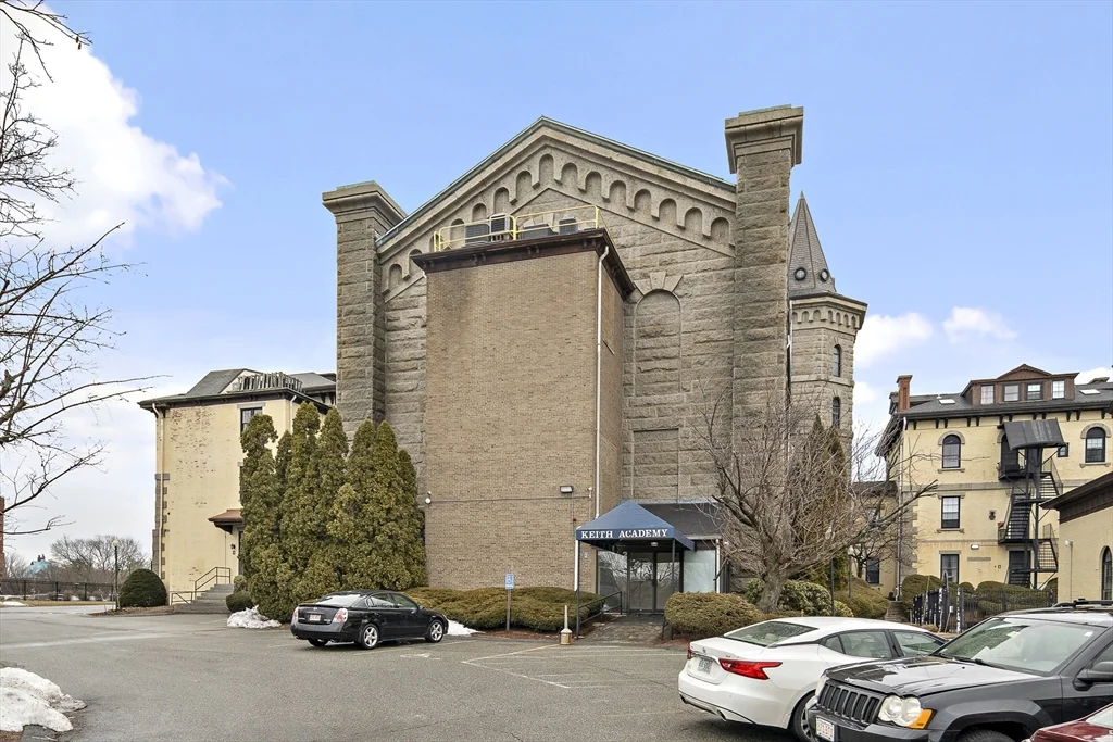 201 Thorndike St, Lowell