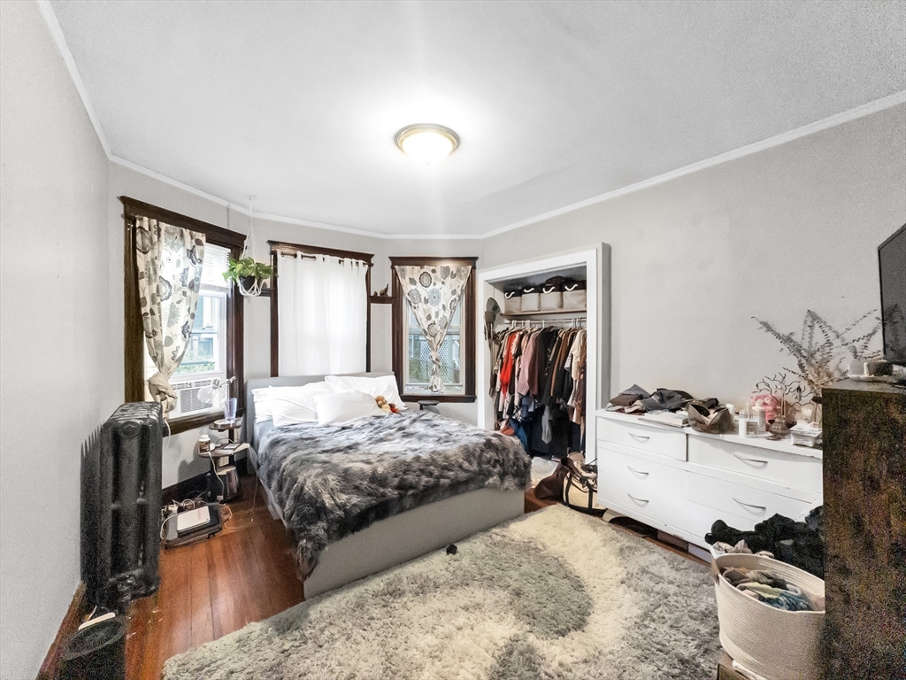 8 Parkton Rd, Jamaica Plain