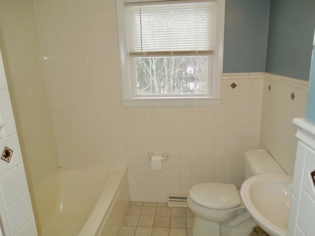 75 Seven Hills Rd, Plymouth