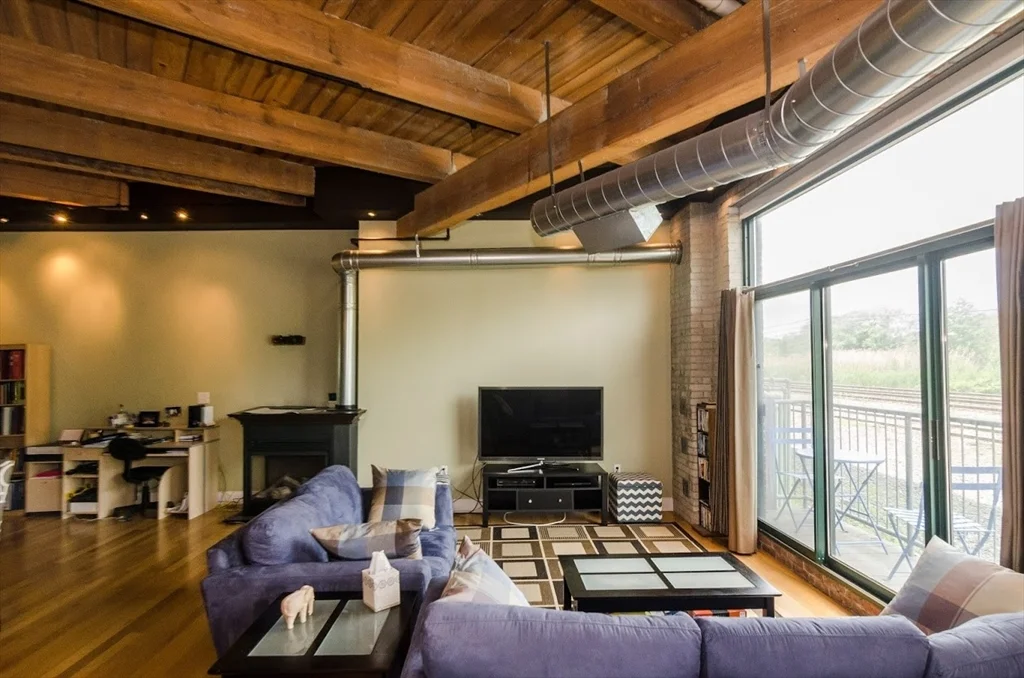 43 Charlton, Everett