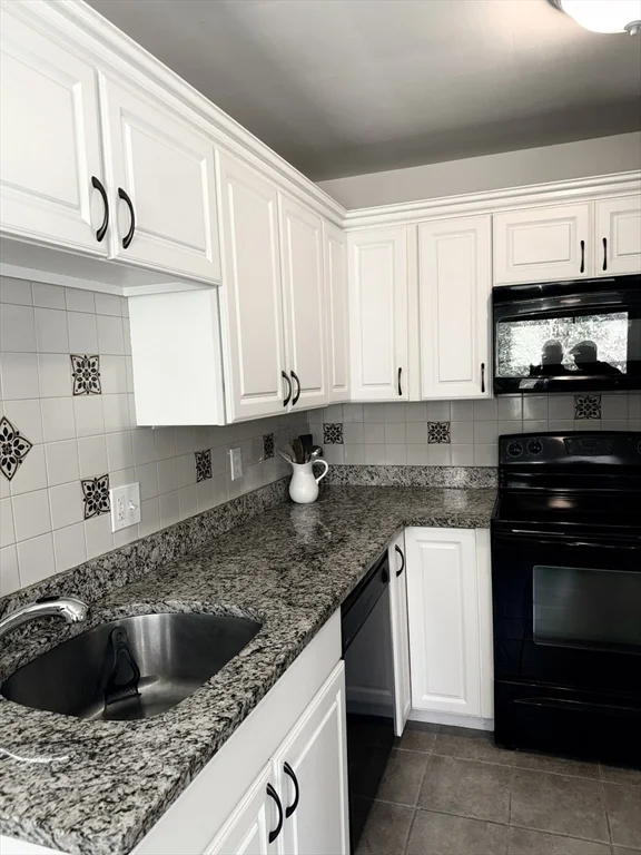 28 Robinhood Rd, Natick